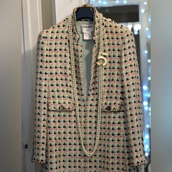 Authentic Vintage Chanel in Tweed France size 44. In great condition. Vintage. - Picture 5 of 13